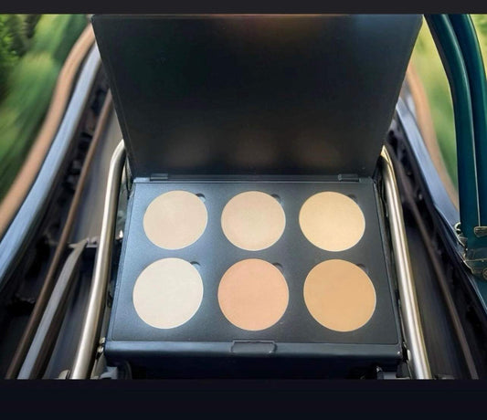 COMPACT POWDER PALETTE FOR USE WET OR DRY